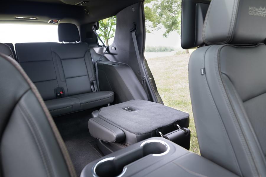 Интерьер Chevrolet Tahoe High Country 2020 года  (фото 12 из 21)